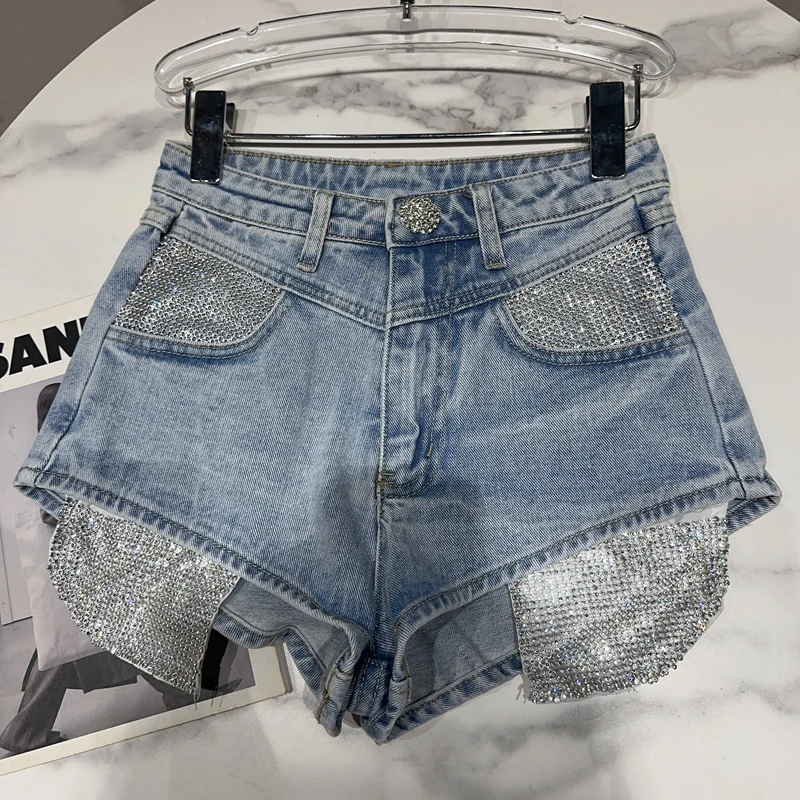 Womens Shorts 2023 Spring and Summer New Hot Girl Diamond Pocket Leak Design Three-Point Denim Shorts Female Booty Shorts