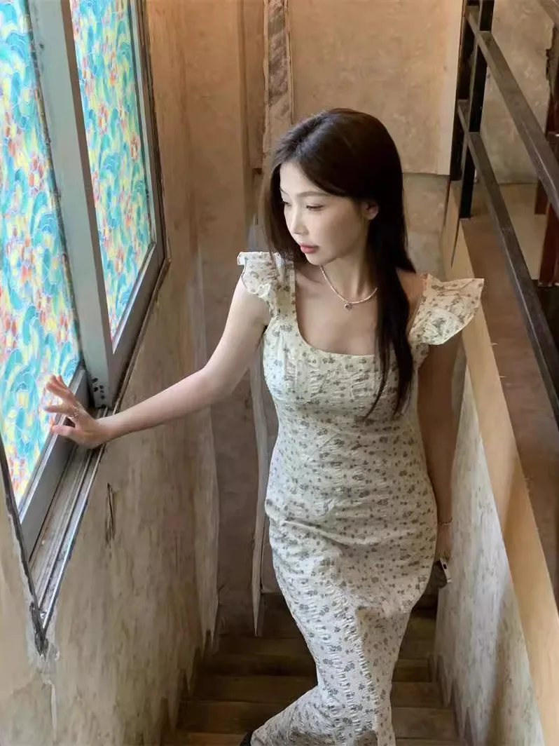 Женское длинное платье с рукавами-фонариками приталенное цветочным принтом