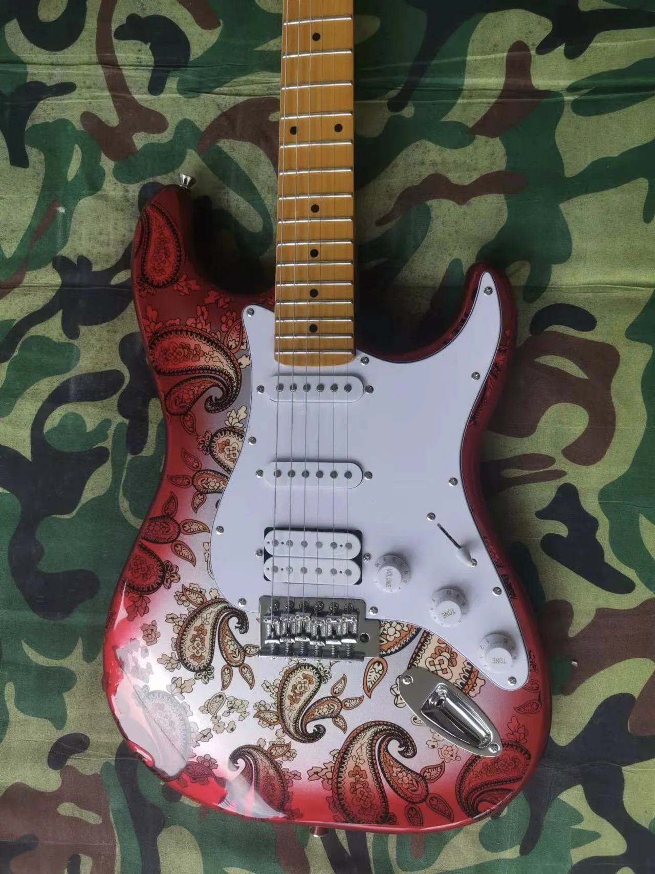 

Quality Red 6 Strings Electric Guitar Basswood Body SSH Pickup Flower Top And Back Glossy Finish Free Delivery