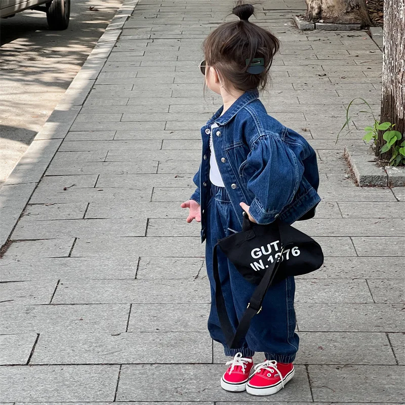 

Новинка осени 2022, детская одежда, Корейская одежда для девочек, повседневный ковбойский комплект из куртки и брюк с редисом 2-124