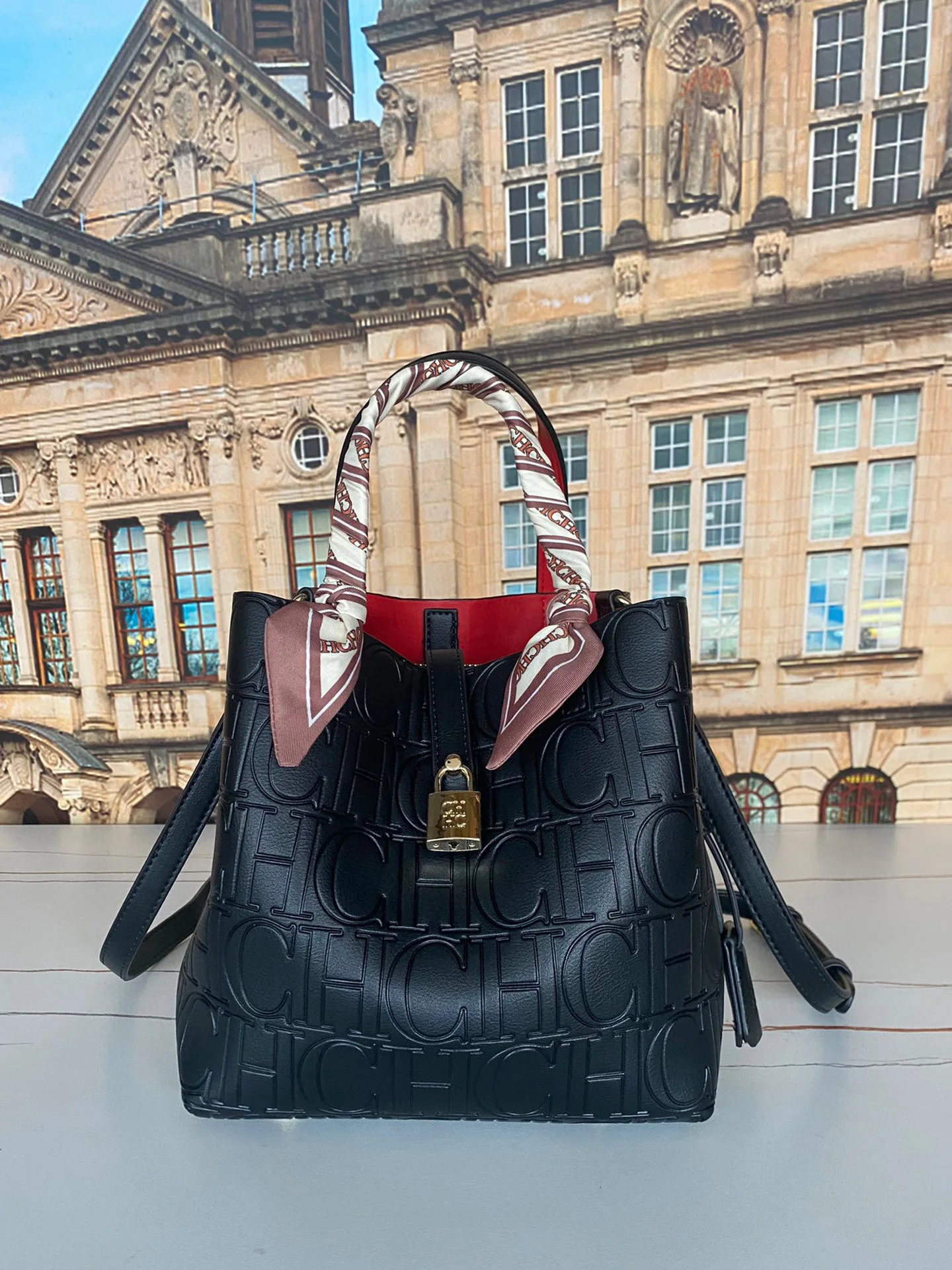 

CILMI HARVILL CHHC 2022 New Women's Mini Bucket Bag Cross Arm Single Shoulder Complimentary Silk Scarf Decorative Buckle Leather