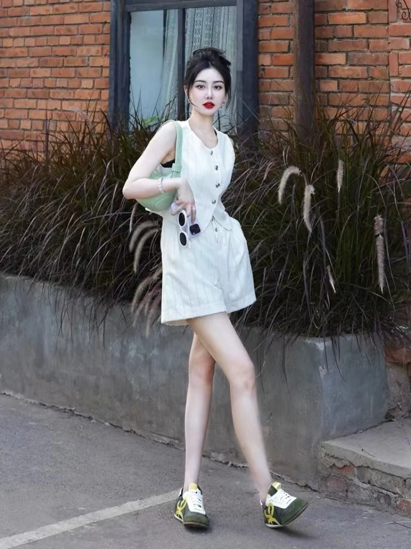 

Korea Temperament Waistcoat Shorts 2-piece Set Fashion Single-breasted Short Waistcoat Simple Wide-legged Shorts Elegant Woman