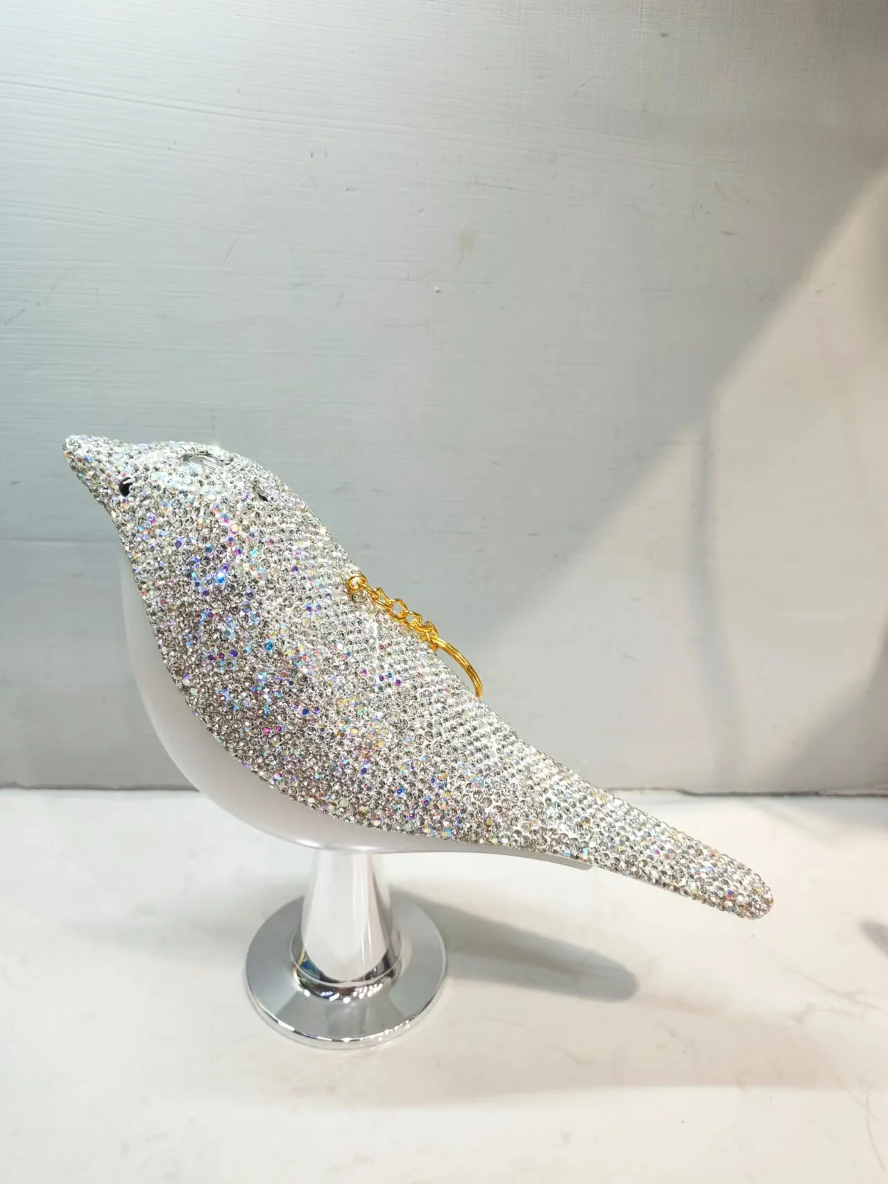 Рисунок 4 - Настольная лампа в виде птицы