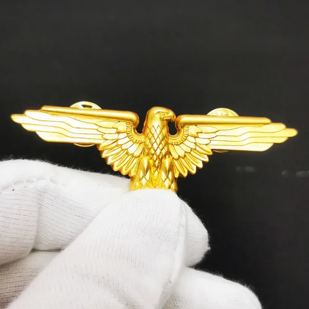 Брошь с изображением герба Санкт-Петербурга в ассортименте