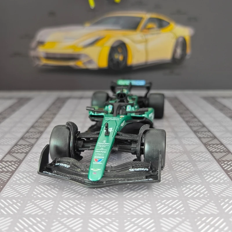 Фото Симулятор гонок Формулы-1 Aston Martin в масштабе 1:32 #   Модель автомобиля из сплава 14-го класса, подходит для коллекции и может быть подарен другу. №1