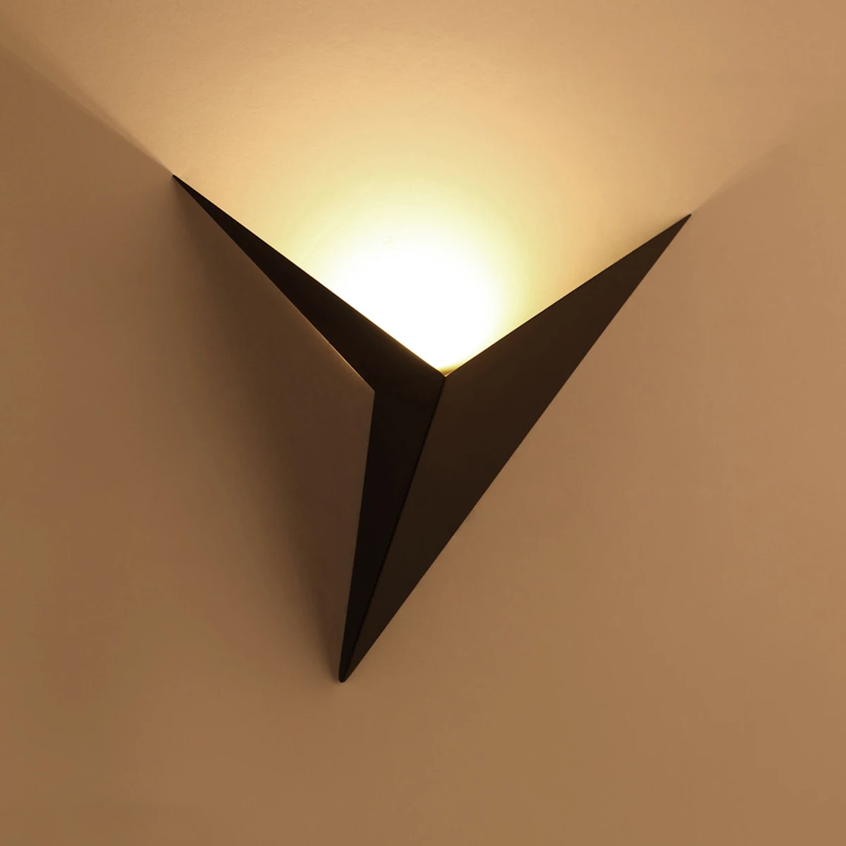 

Modern Minimalist Triangular Wall Lamp 3W Triangle-shape LED Light Eye-protection Warm Light Nordic Iron Wrought Triangle Lamp