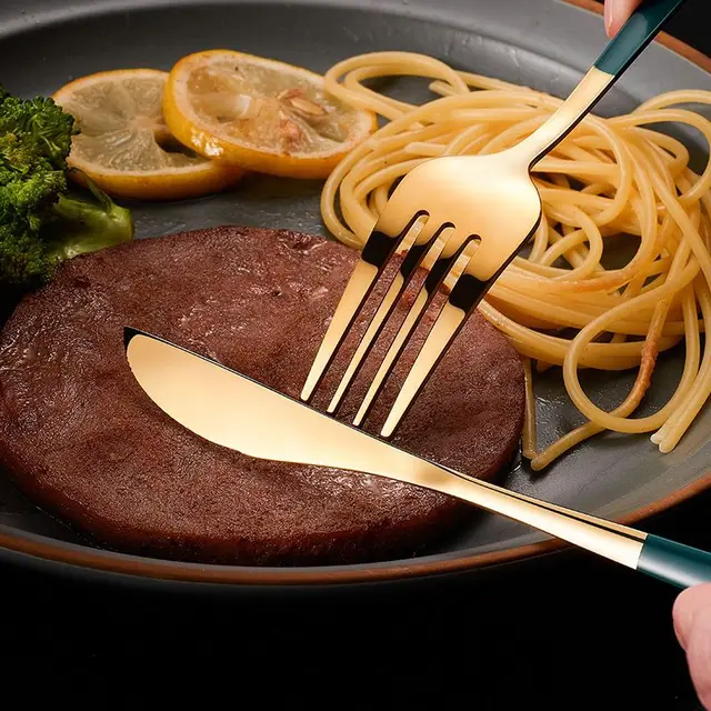 4Pcs Golden Cutlery Set Stainless Steel Knife Fork Spoon Tableware Flatware Set Festival Kitchen Dinnerware Gift 3
