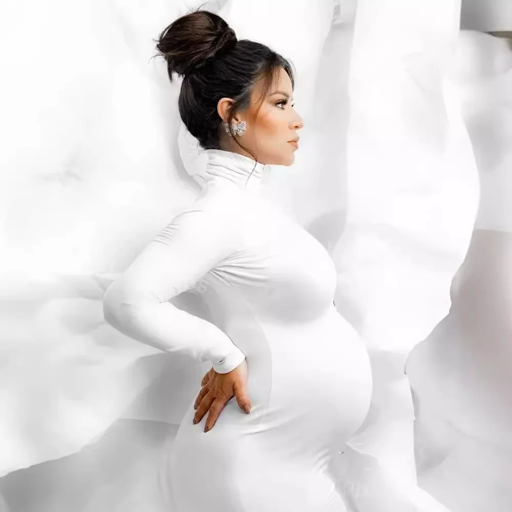 Облегающее платье с высоким воротом для беременных женщин стрейчевое