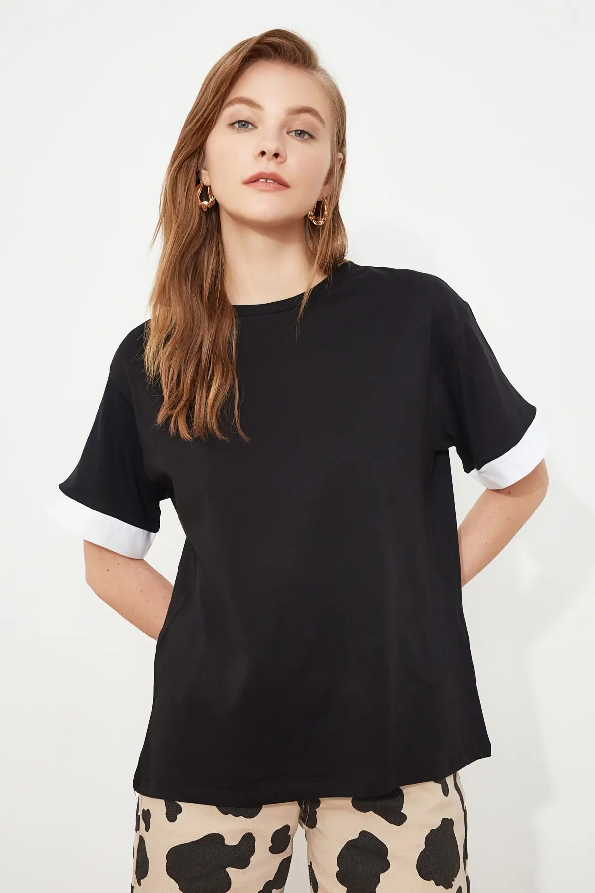 Трикотажная футболка бойфренда с черной лентой TWOSS19AD0079|Футболки| |