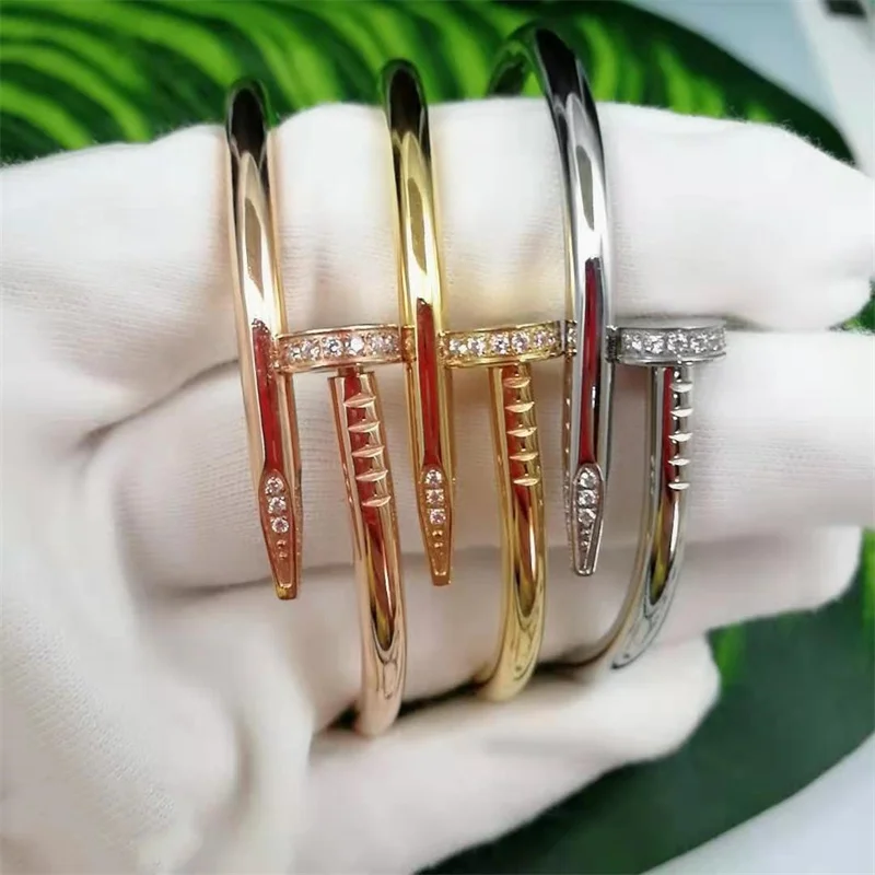 

Женский и мужской браслет из титановой стали