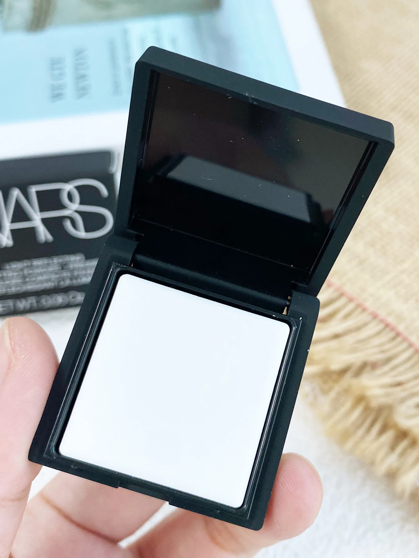 Зеркальный отражающий порошок NARS прессованный 1 8 г
