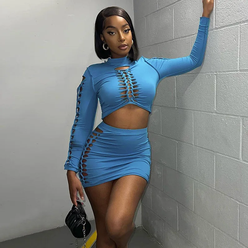 

Женский комплект из двух предметов, однотонный ажурный топ с воротником-стойкой и длинным рукавом и мини-юбка до середины бедра, клубная оде...