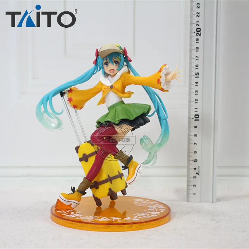 

Taito Orignal Hatsune Miku Anime Kawaii Figurine Luggage Autumn Clothes Pvc Statu Model Ornament Style Collelctiable Dolls Gifts