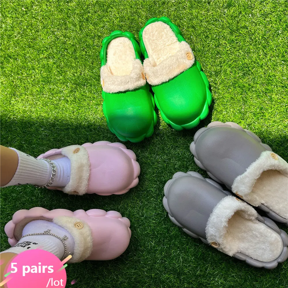 

Wholesale Women and Men Fur Slippers Waterproof Simple Warm Plush Slides Solid Button Unisex Home Cotton Shoes Lovers Clogs 8566