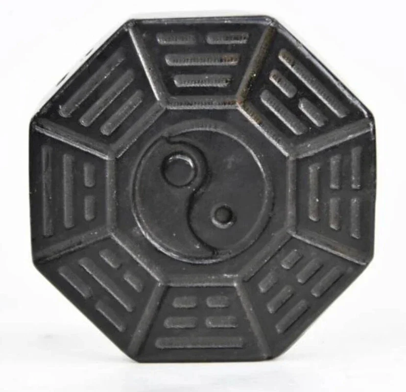 Культура Хуншань архаичная черная железная метеоритная подвеска в виде сплетни