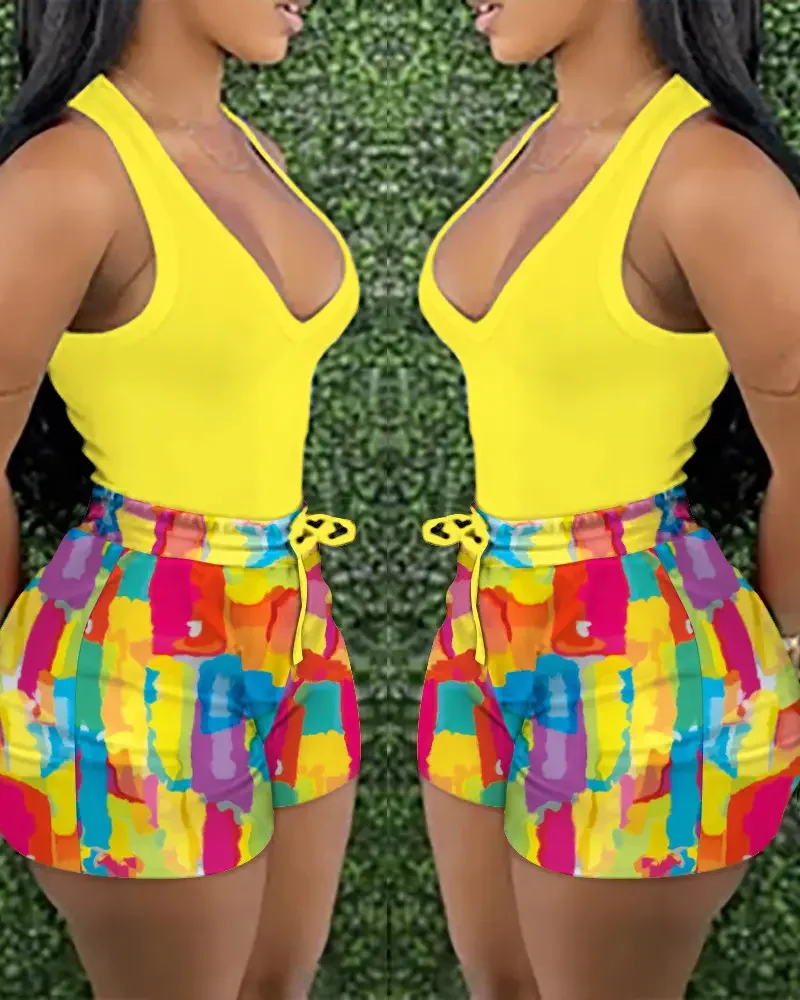 

Solid Halter Tank Top & All Over Print Shorts Set