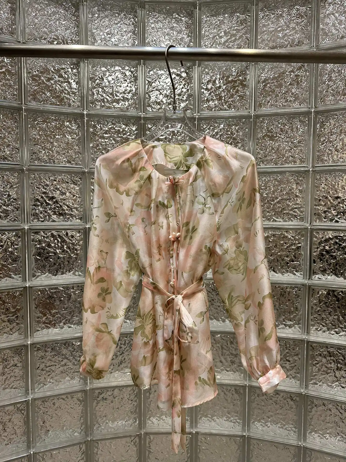 

New holiday chic age reduction goddess style lapel pocket sunscreen shirt
