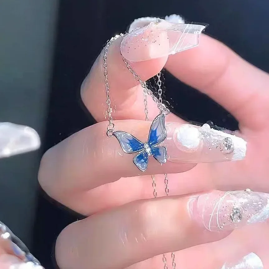 Ожерелье с градиентной синей бабочкой женское креативное нишевое легкое