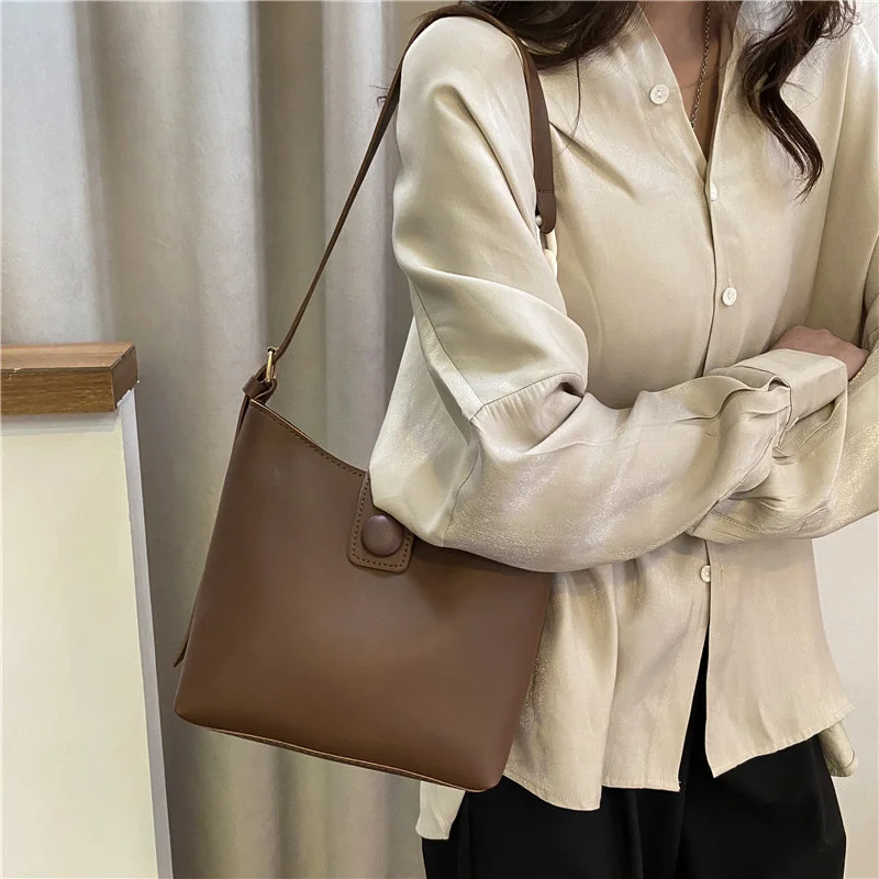 Simple Korean fashion bucket bag chain single shoulder bag women's 2022 new women's bag leisure foreign style messenger bag