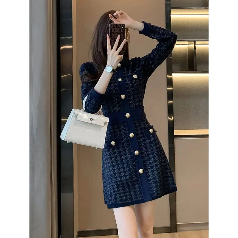 

Новинка 2023, осенне-зимние платья, женские трикотажные пикантные облегающие платья на пуговицах, свободное корейское модное винтажное женск...