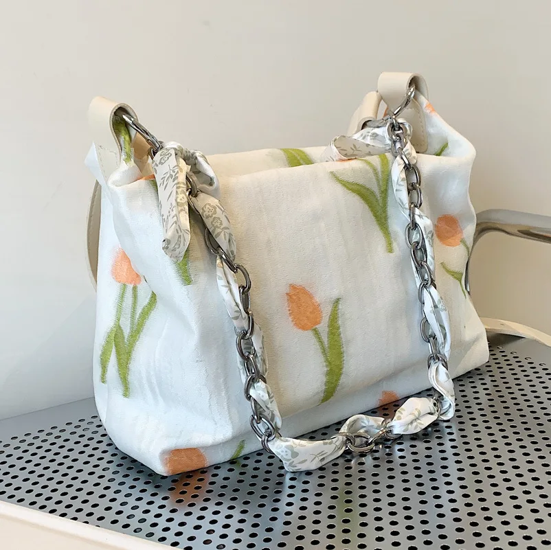 

Large capacity bag women's 2022 new fashion high-level sense messenger bag versatile girls' texture niche pillow bag