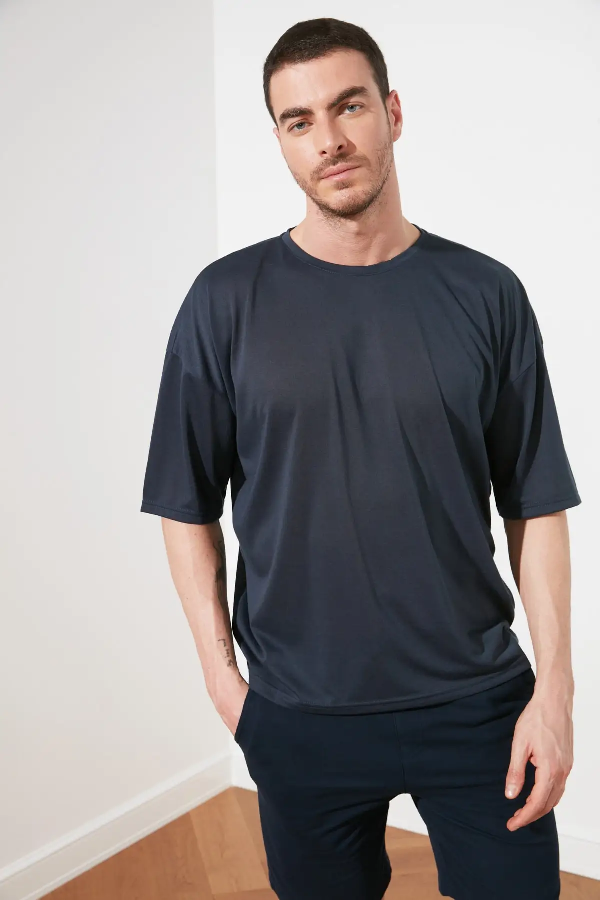 

Trendyol Basic Men 'S Bike Collar Oversize Short-Sleeve T-Shirt TMNSS21TS0811 футболка оверсайз футболка мужская camisetas топ