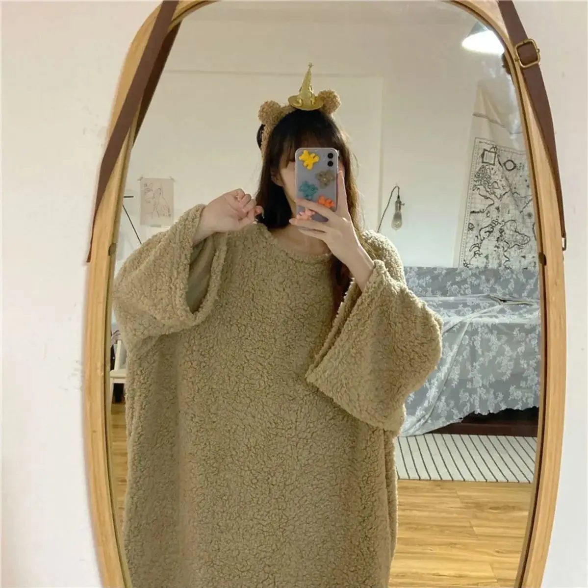 

Ночная рубашка женская фланелевая с длинным рукавом, мягкая теплая свободная сорочка из флиса кораллового цвета, однотонная теплая зимняя ...