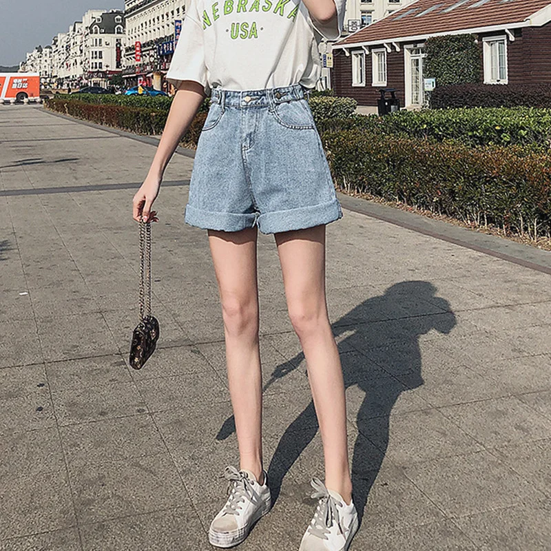 2023 New Summer Women's High Waist Button Wig Leg Denim Shorts Casual Women Loose Version of Large Size Wide Leg Blue Denim
