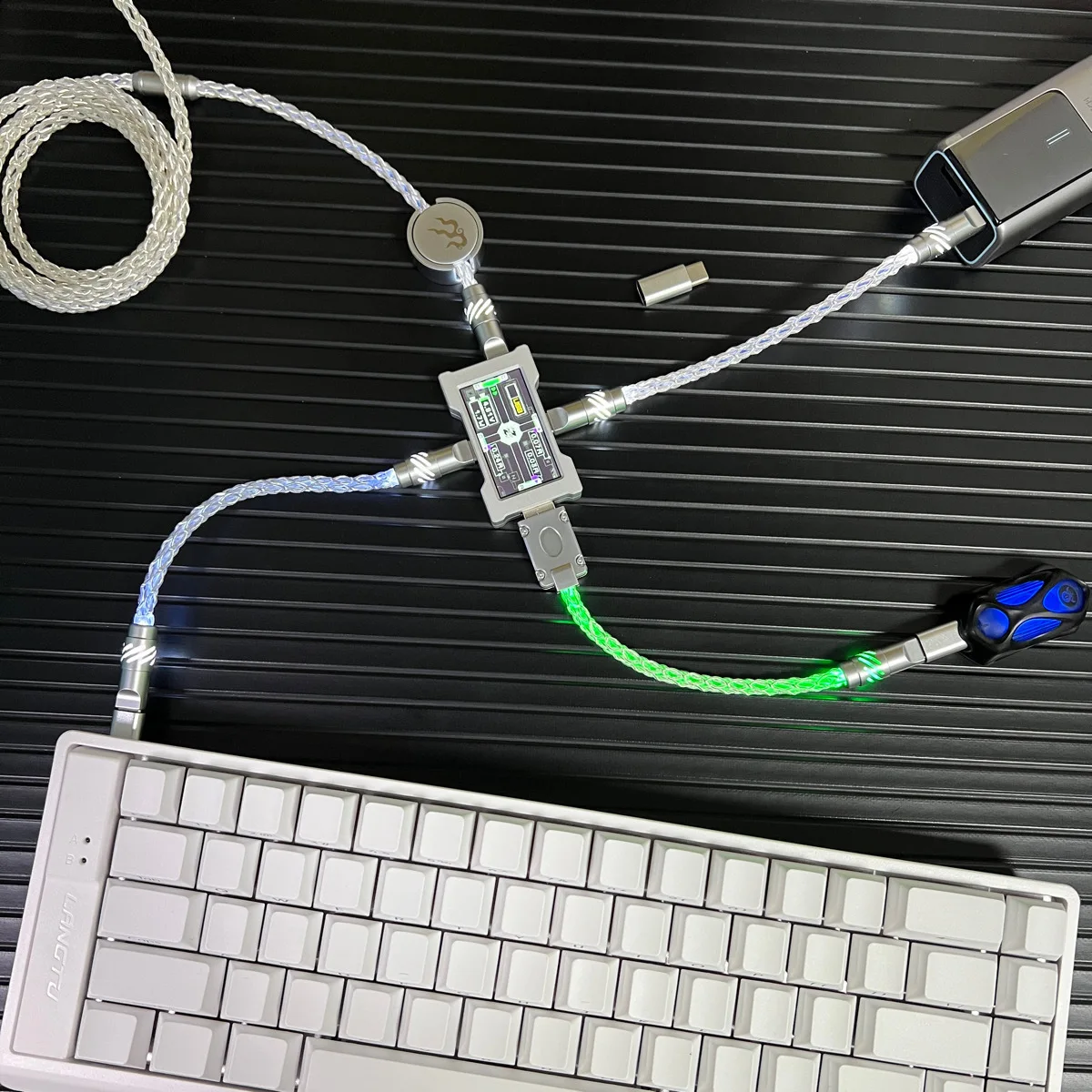 Фото Кабель для клавиатуры из монокристаллической меди USB-C/C-C длиной 15 см/130 см с поддержкой магнитного управления подсветкой 8K для компьютерных клавиатур с хабом HM №3