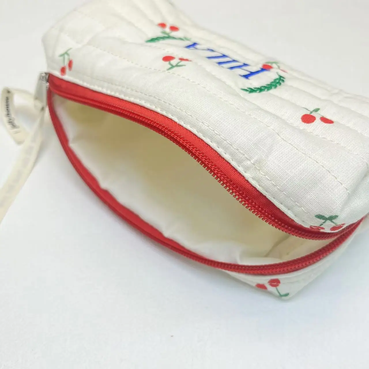 Косметичка на заказ персонализированная вышивка имени косметичка подарок день