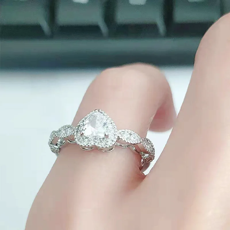 

2023 Cute Woman Rings Korean Fashion Gothic Accessories Creative Heart Zircon Temperament Lady Gold Jewelry Engagement Ring