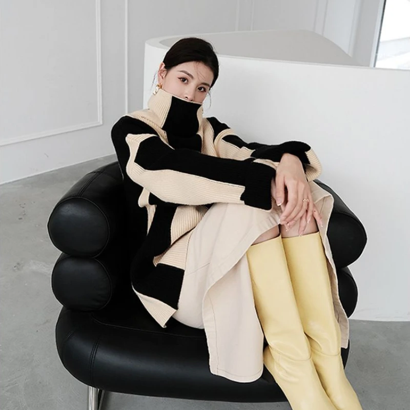 Женский вязаный пуловер с высоким воротником