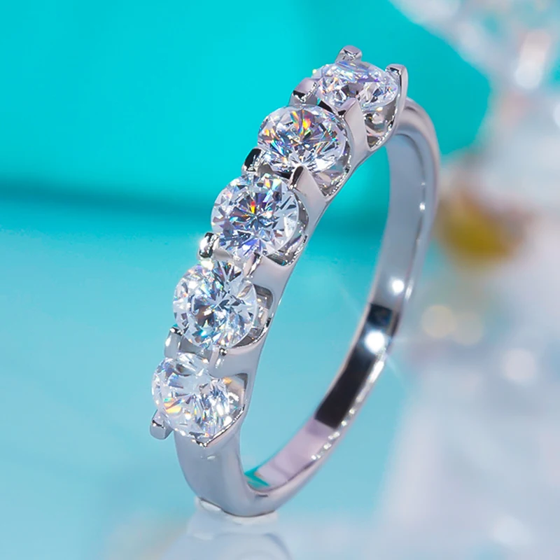 

Кольцо женское из серебра 925 пробы с муассанитом 1,5 карата, 5 камней