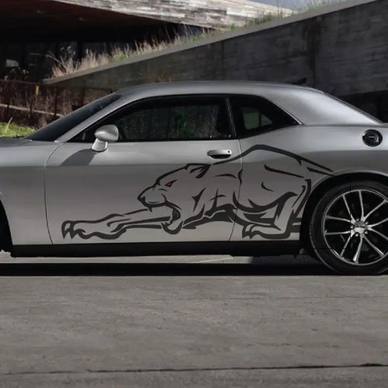 Виниловая наклейка на автомобиль с изображением большой охотничьей кошки |