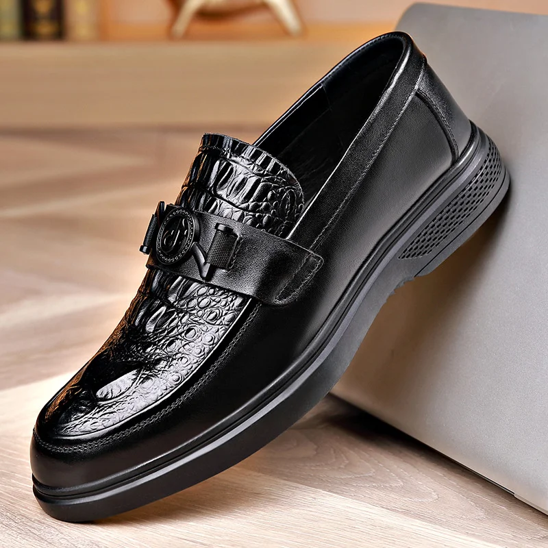 

Luxury brand genuine 2023 new crocodile pattern casual men's shoes with cowhide top layer, one foot pedal cover, lazy Lefu shoes