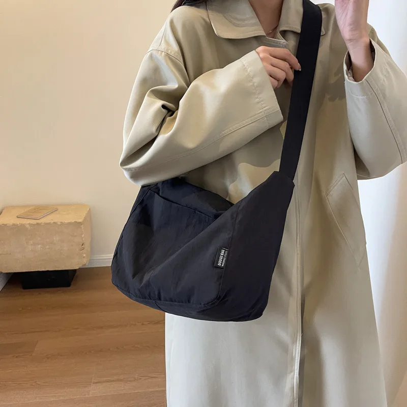 Простая и универсальная водонепроницаемая нейлоновая повседневная сумка на