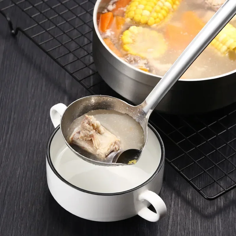 Кухонное сито и ситечко из нержавеющей стали для домашнего использования.