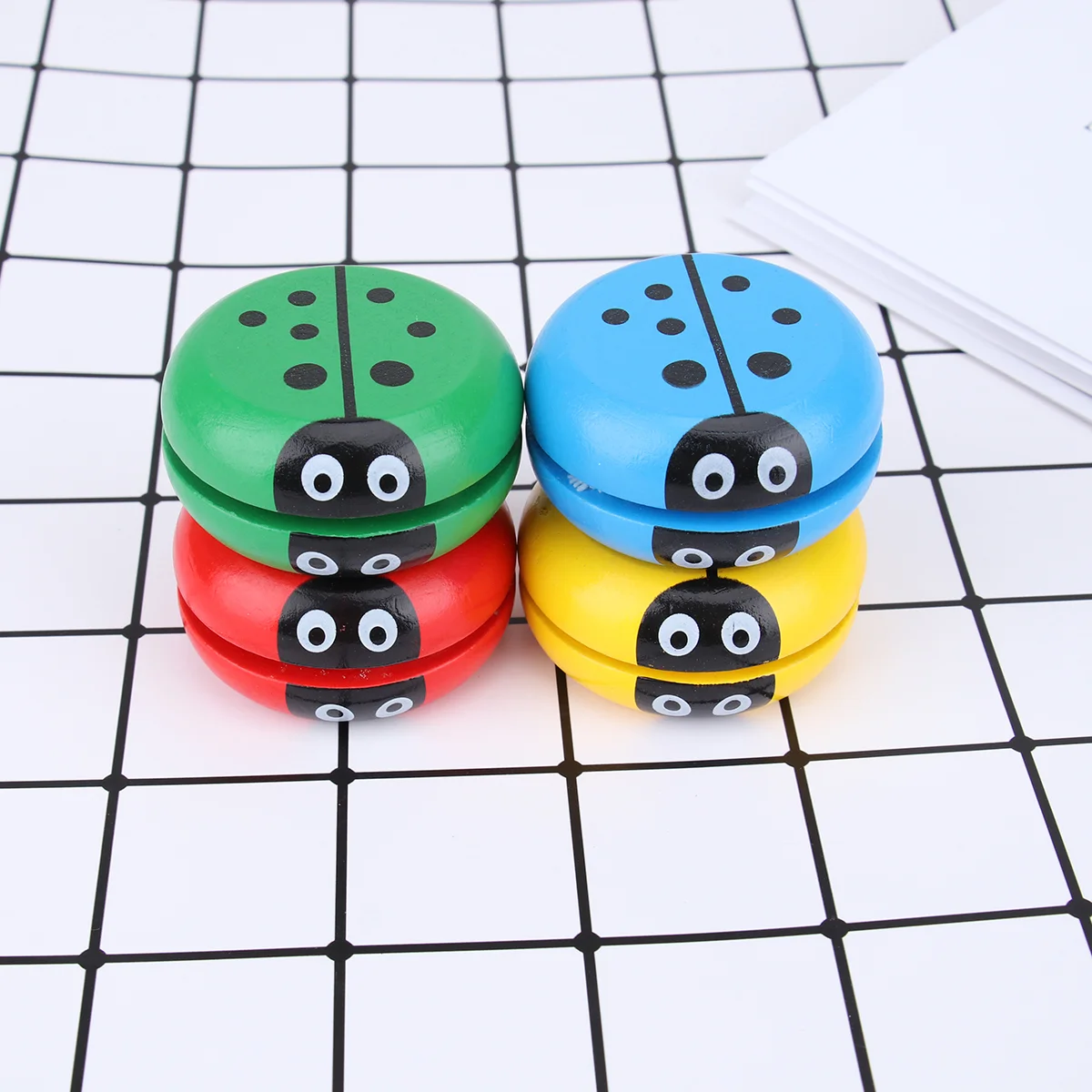 

4pcs Ladybug Yoyo Balls Wood Creative Cartoon Yo-Yo Outdoor Home Playing Toy Gift for Kids Children (Random Color)