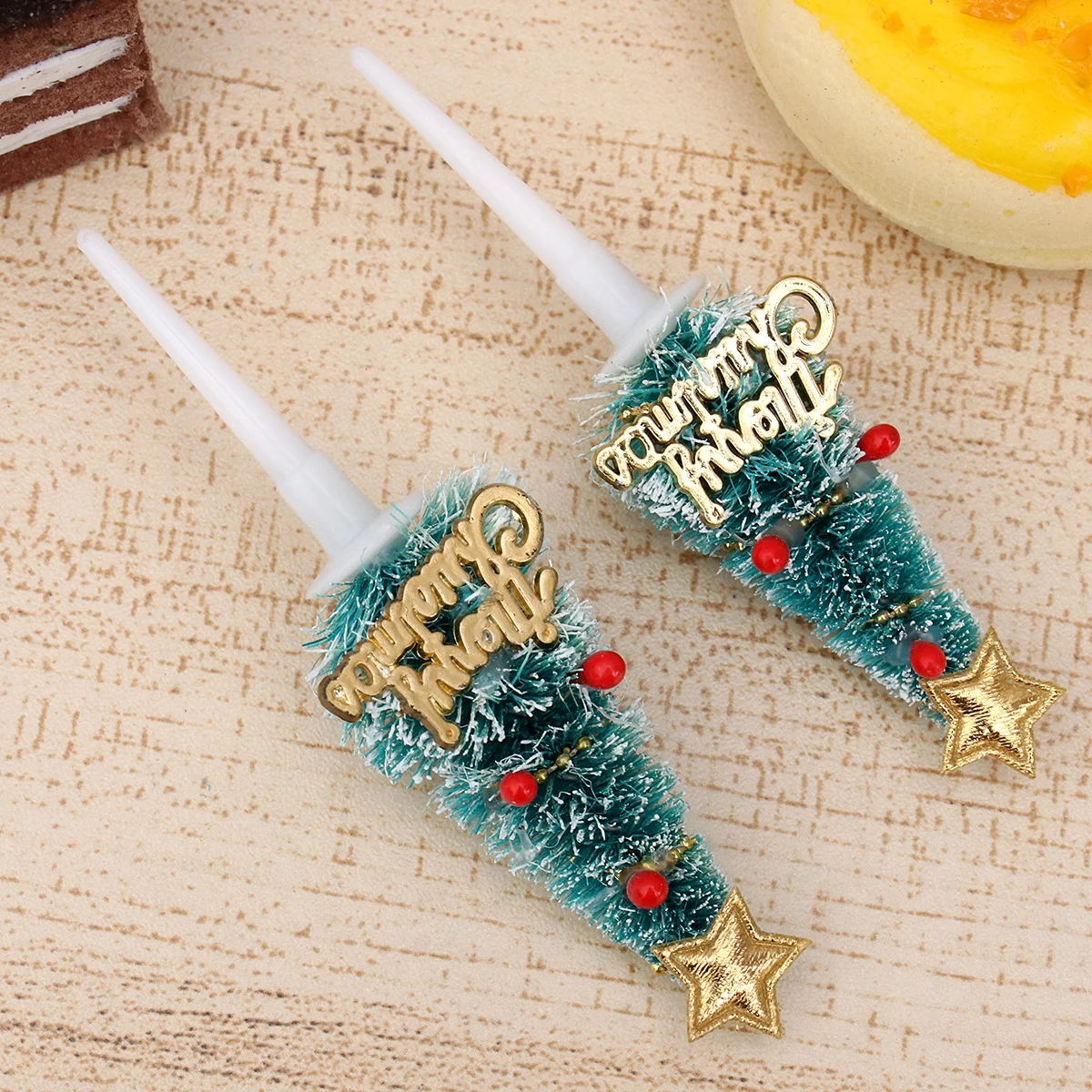 

5PCS Christmas Christmas Tree Shape Birthday Party Cake Picks Cake Decoration (Green with Snow)