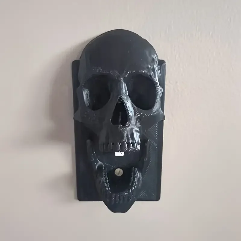 Настенное крепление с 3D принтом в виде черепа