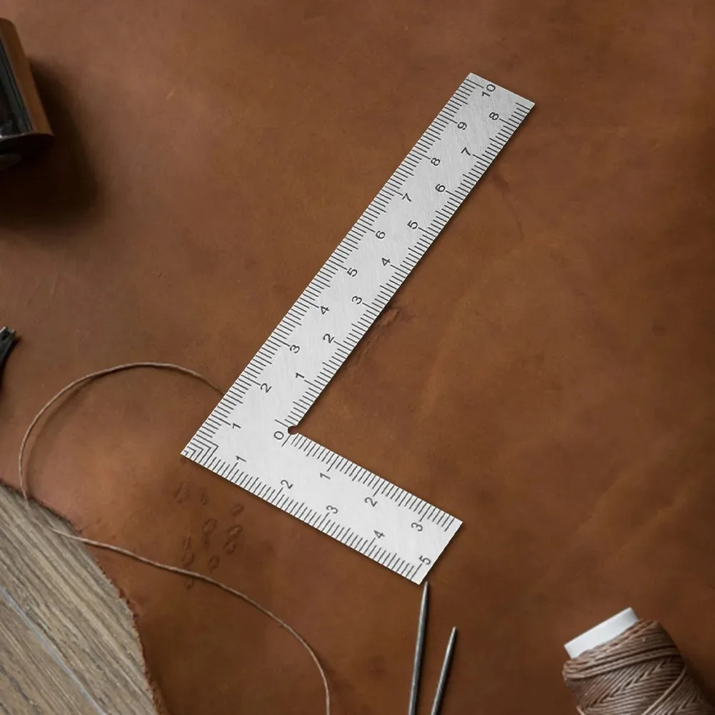 Миниатюрная линейка с прямоугольным углом