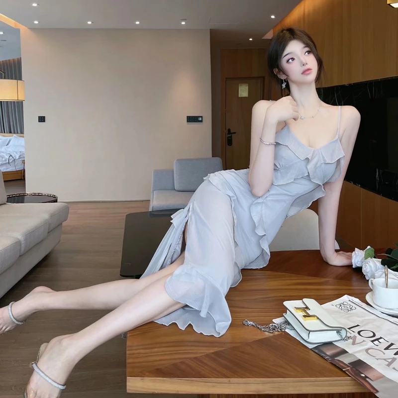 

Женское шифоновое платье средней длины, с оборками и высокой талией