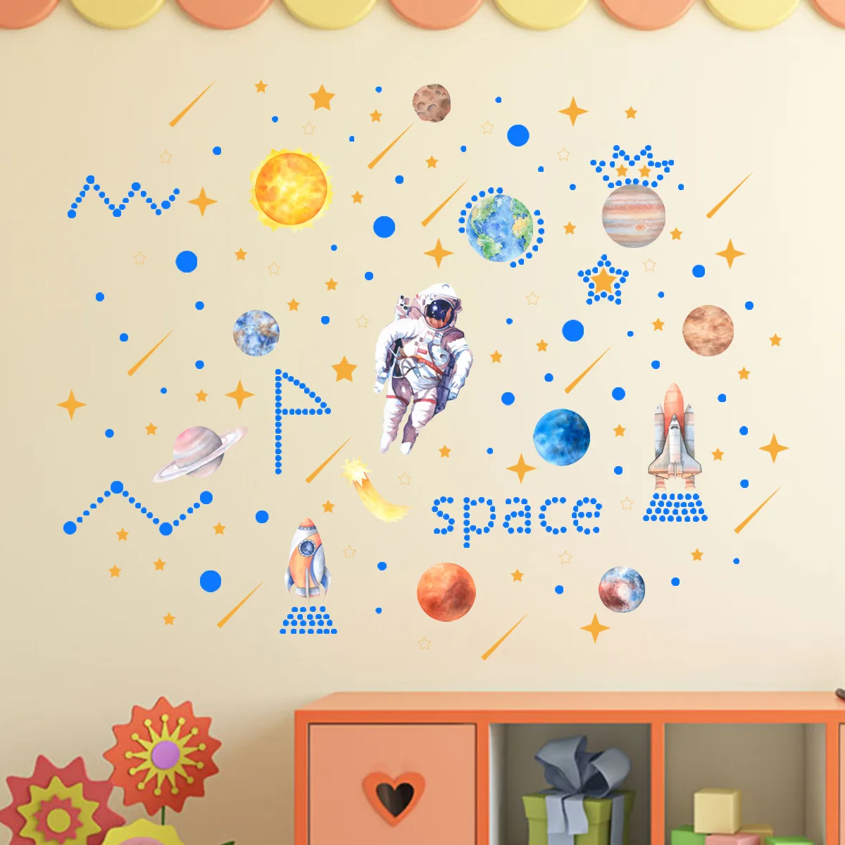 

Creative Planet Astronaut Star Luminous Wall Sticker Planet Universe Starry Night Light Stickers Cartoon Wall Decals Bedroom