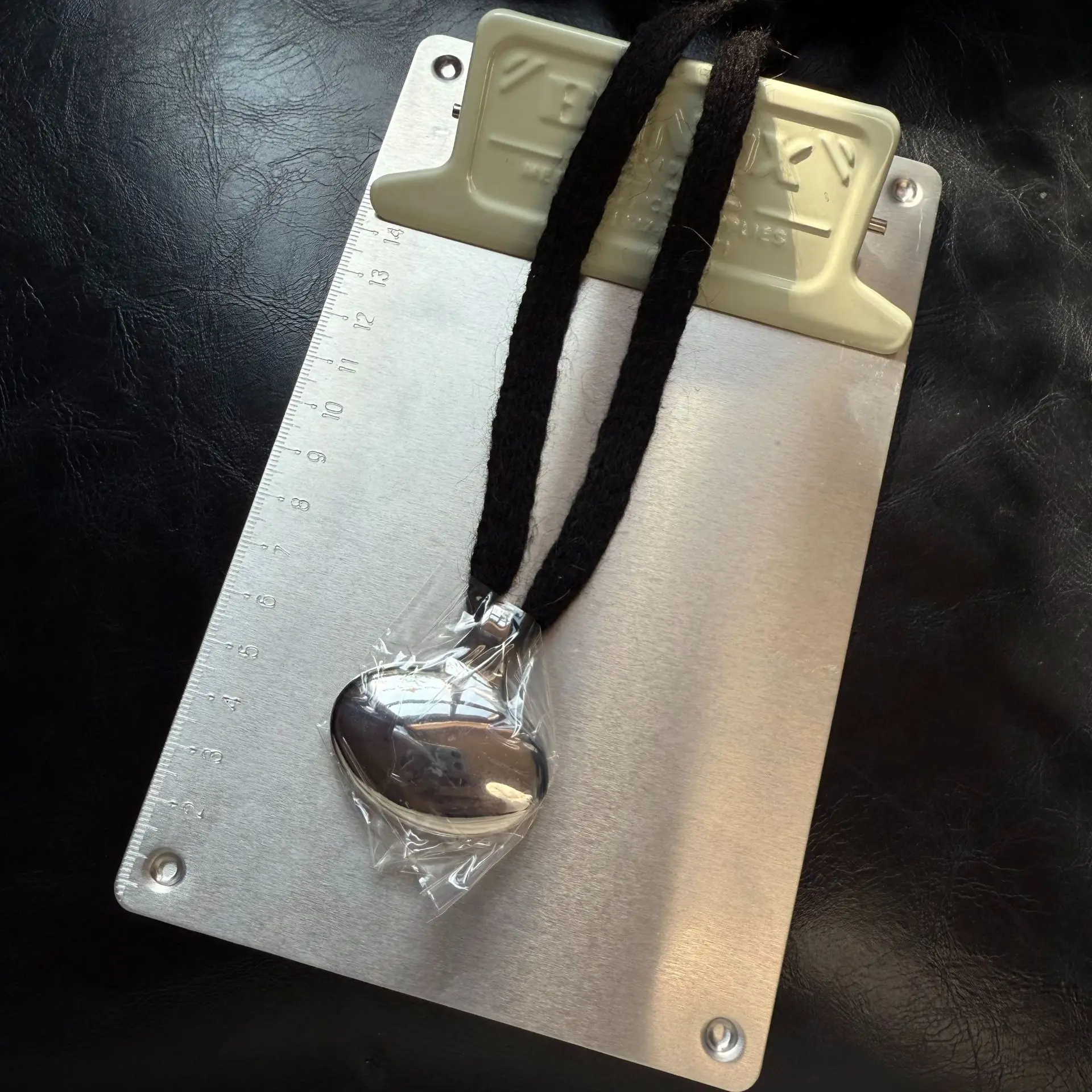 Модная регулируемая цепочка для свитера с бутылкой вина