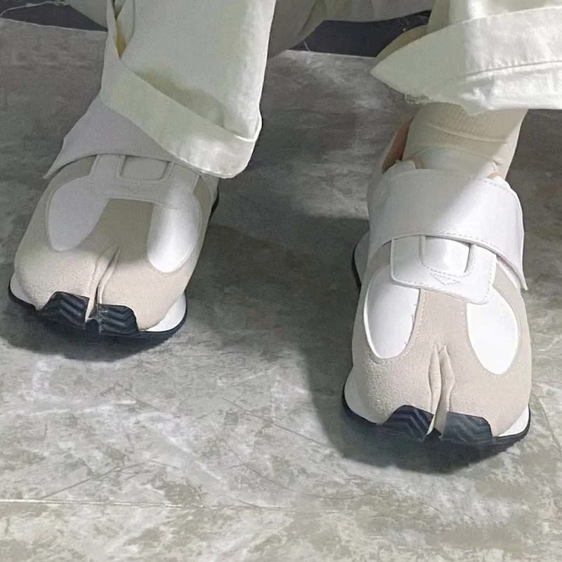 

2023 Spring Flat Casual Shoes Women's Fashion Comfort All-match Sneakers Split Toe Design Thick Bottom Hook Loop White Shoes