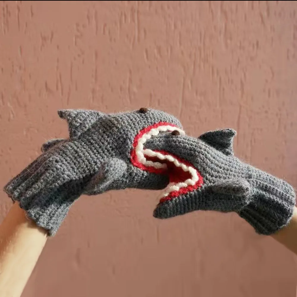 

The new 3D Christmas Shark Gloves for autumn/winter 2022 Warm knitted mittens with fingers