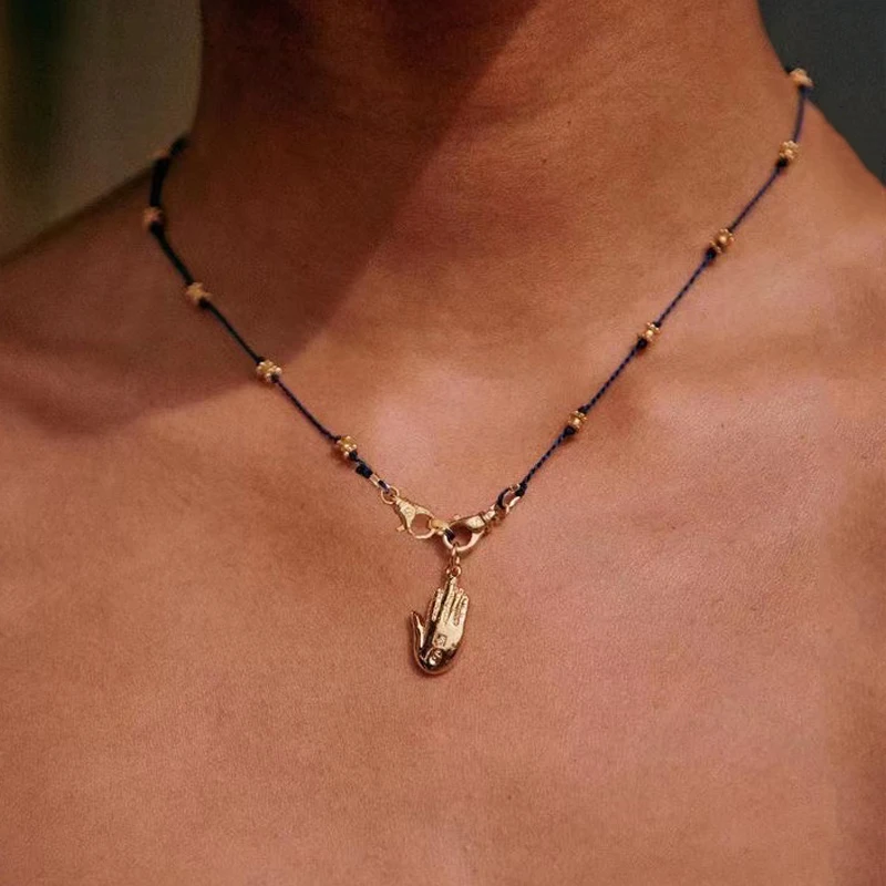 

Classic Vintage Cotton Rope Knotted Copper Alloy Palm Pendant Necklace Man Women Fashion Simple National Style Jewelry Gift