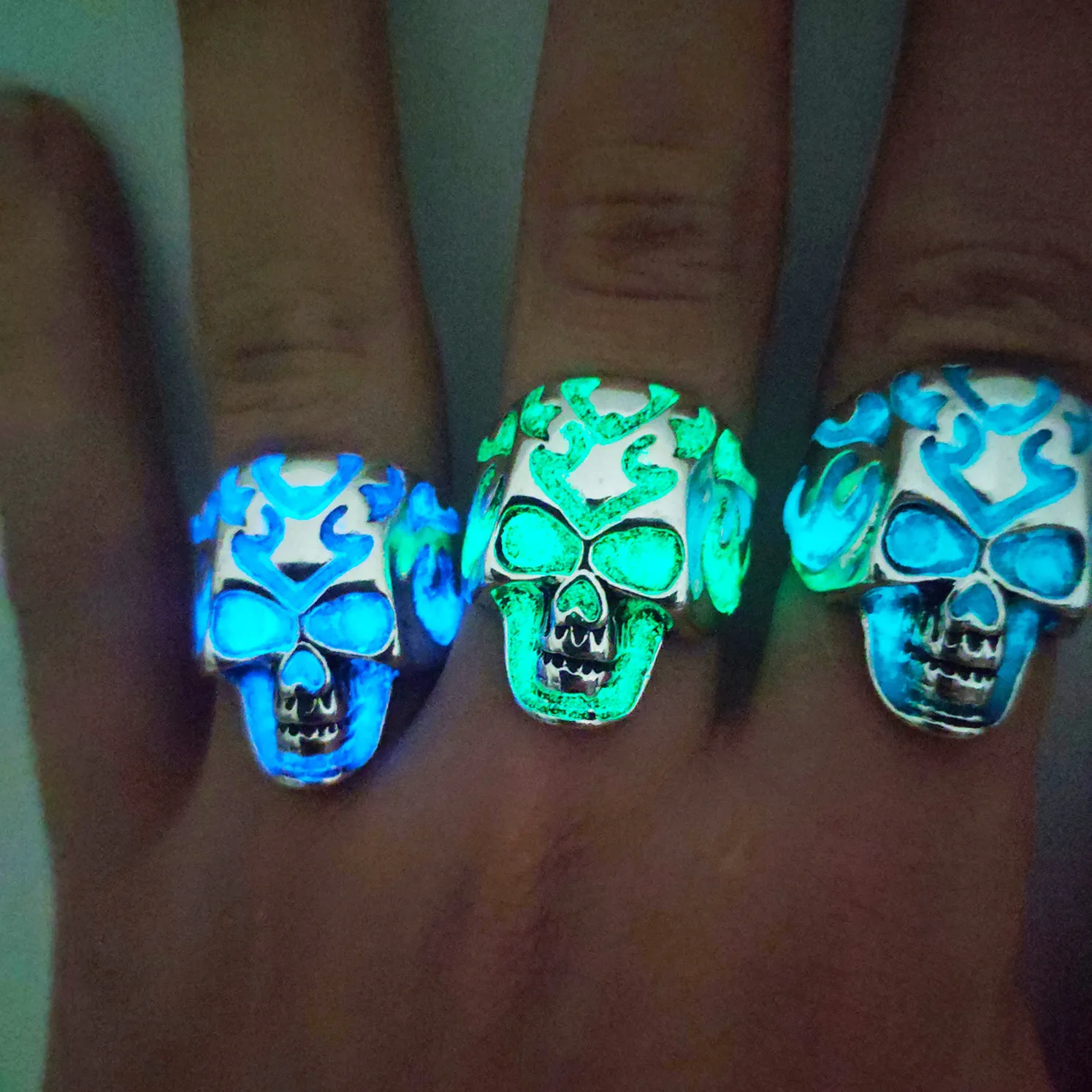

Vintage Punk Skull Luminous Ring Men Fluorescent Glowing Inlaid Jewelry Party Gift Gothic Jewelry For Boyfriend Adjustable Ring