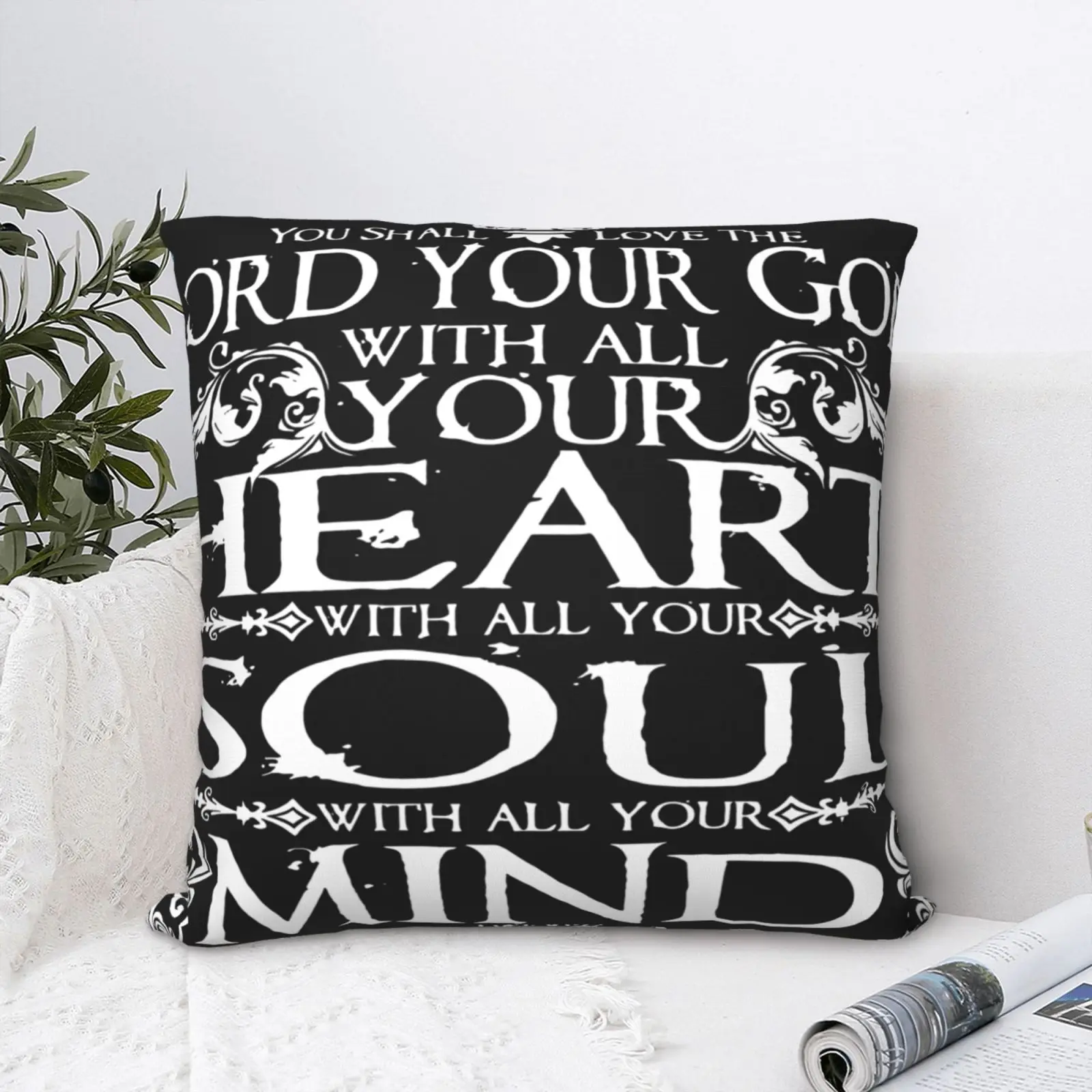 

Подушка на молнии с надписью «Love The Lord Your God»