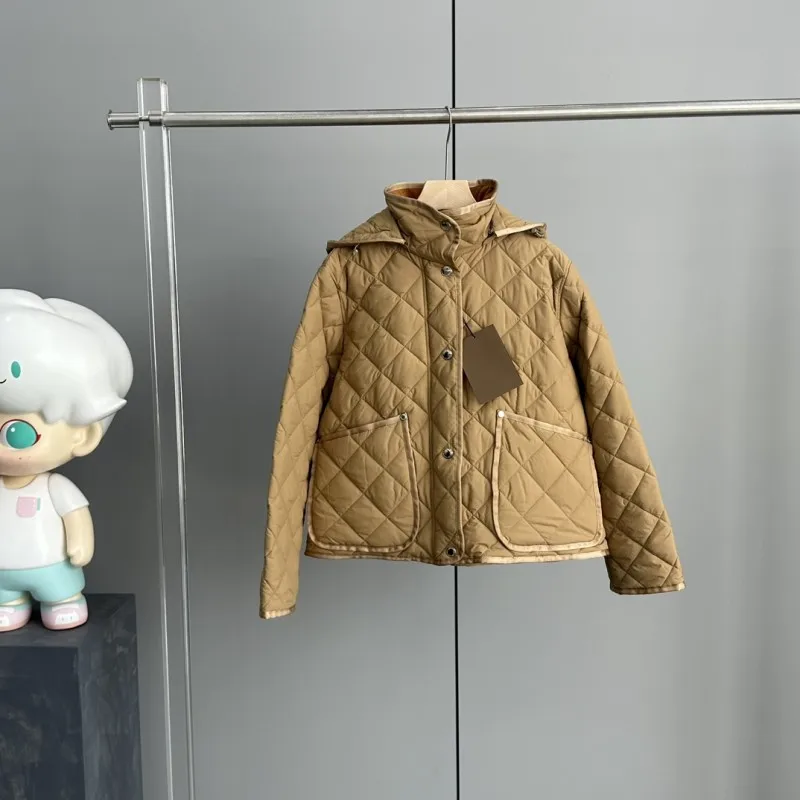 Рисунок 2 - Женская однотонная куртка на хлопковом наполнителе